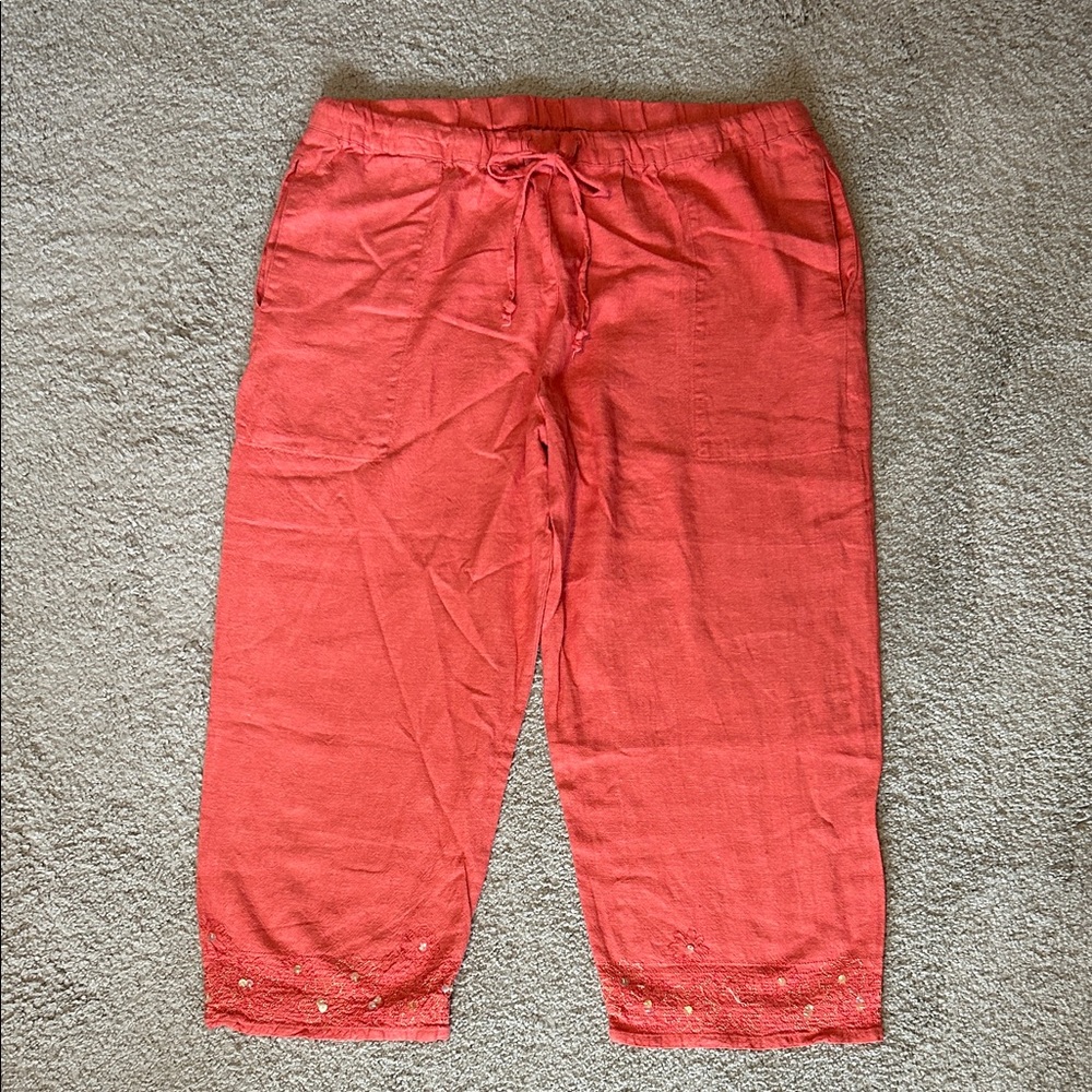 White Stag Coral Cropped Pants with Drawstring and pockets